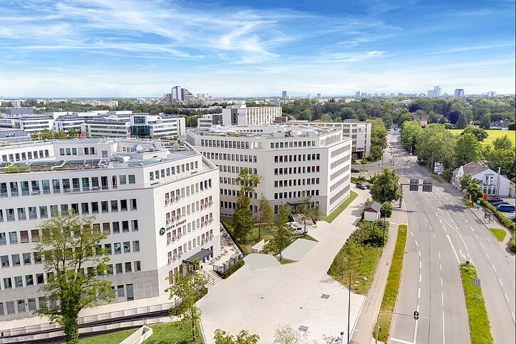 Die achteckigen Bürotürme wurden in den 1990er errichtet und vor ein paar Jahren in das Aparthotel Dein Apart umgewandelt. Jetzt wird ein Element by Marriott daraus. © Betriebs und Service GmbH