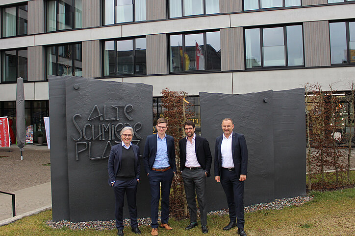 Neues Haus, neue Partner Neues Haus, neue Partner, v.l.: Armin Bruckmeier (Head of Development, Brera), Maximilian Meiler (Geschäftsführer Zeppelin Vermögensverwaltungsgesellschaft mbH), Mattheo Ghedini (Geschäftsführer Brera) und Jörg Bischof (Geschäftsführer LZ-Gruppe) © LZ-Gruppe