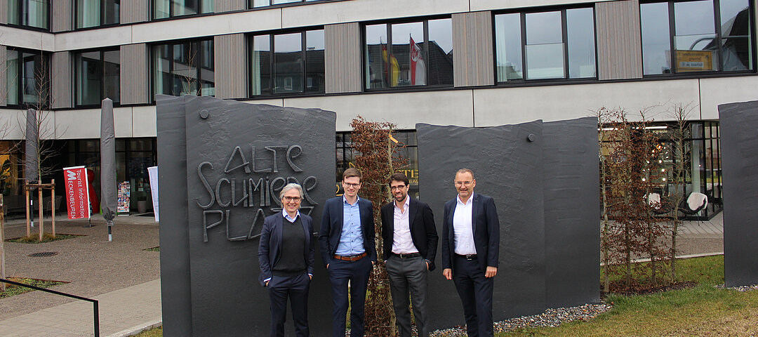 Neues Haus, neue Partner Neues Haus, neue Partner, v.l.: Armin Bruckmeier (Head of Development, Brera), Maximilian Meiler (Geschäftsführer Zeppelin Vermögensverwaltungsgesellschaft mbH), Mattheo Ghedini (Geschäftsführer Brera) und Jörg Bischof (Geschäftsführer LZ-Gruppe) © LZ-Gruppe