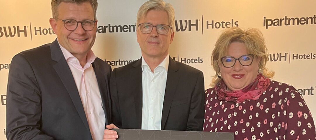 Ipartment sucht die Zusammenarbeit mit BWH Hotels (v. l.): Marcus Smola, Ralph Stock und Carmen Dücker. ©BWH Hotels