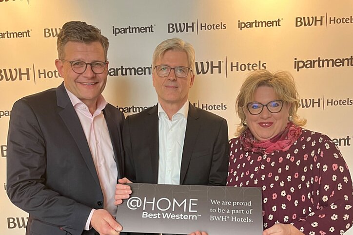 Ipartment sucht die Zusammenarbeit mit BWH Hotels (v. l.): Marcus Smola, Ralph Stock und Carmen Dücker. ©BWH Hotels