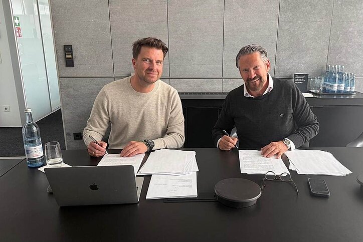 Livree nimmt Fahrt auf: Sebastian Blank (l.) und Felix von Braun schließen Partnerschaft ab. © DPF Group Livree nimmt Fahrt auf: Sebastian Blank (l.) und Felix von Braun schließen Partnerschaft ab. © DPF Group